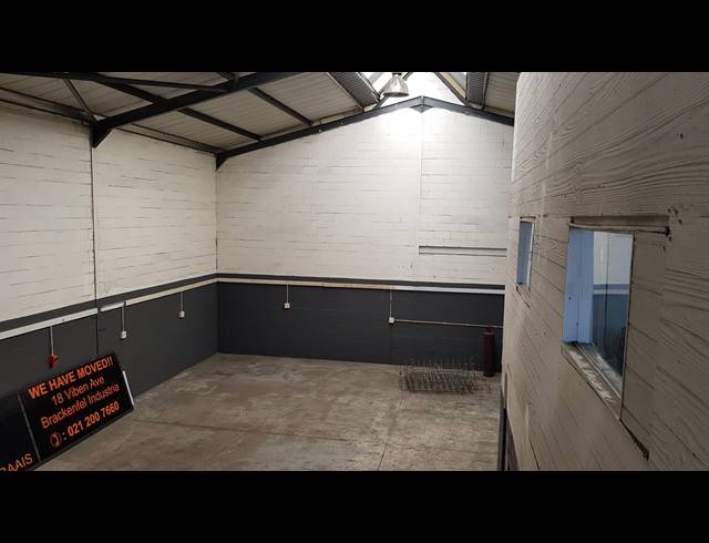 1,290M² FACTORY TO LET IN STIKLAND INDUSTRIAL